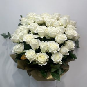 50 White Roses - Hatbox Arrangement