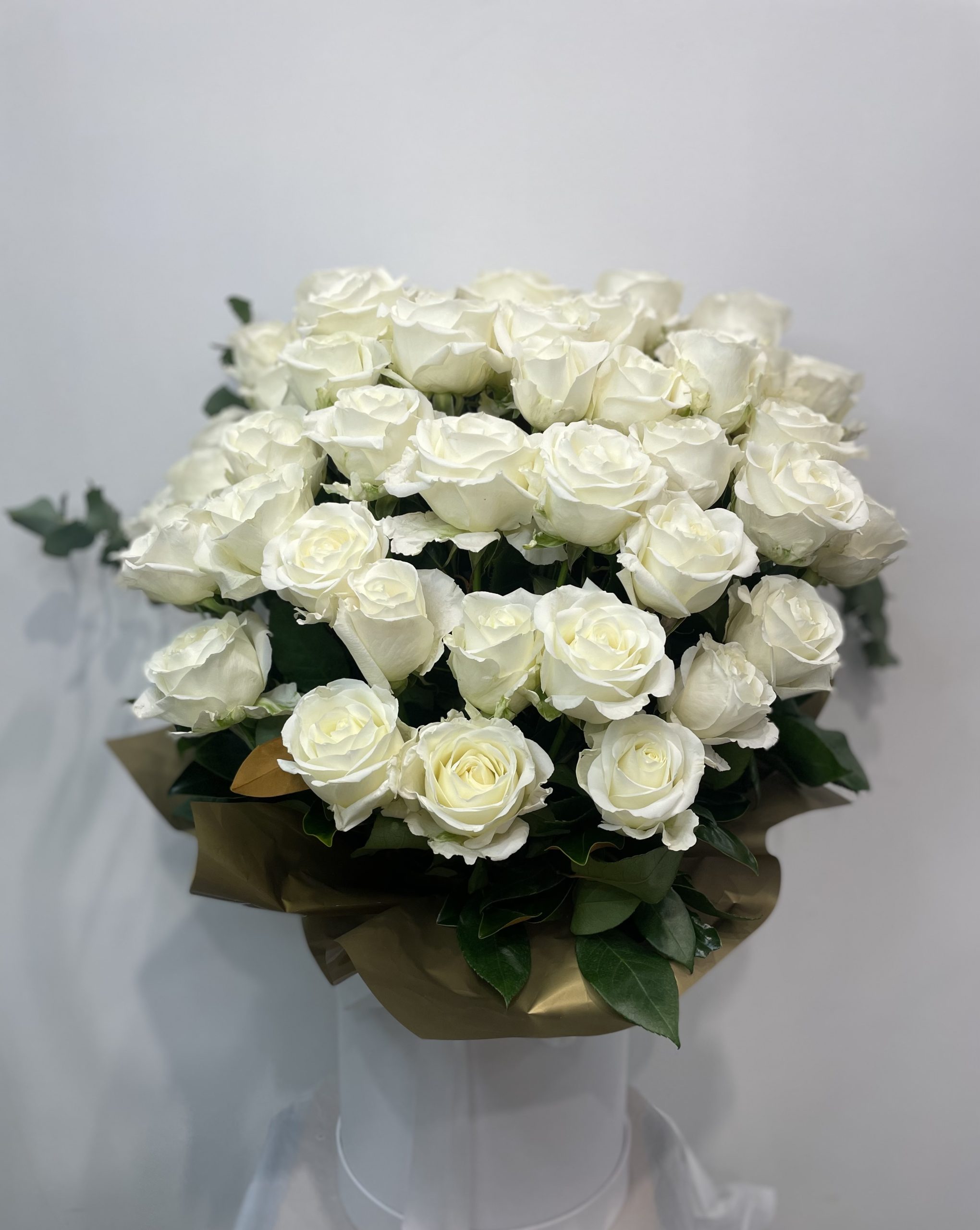50 White Roses - Hatbox Arrangement